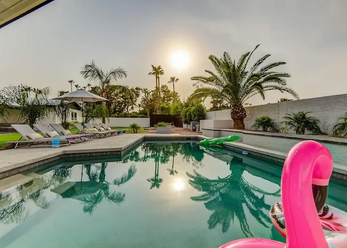 Cactus Jack! Heated Pool, Putting