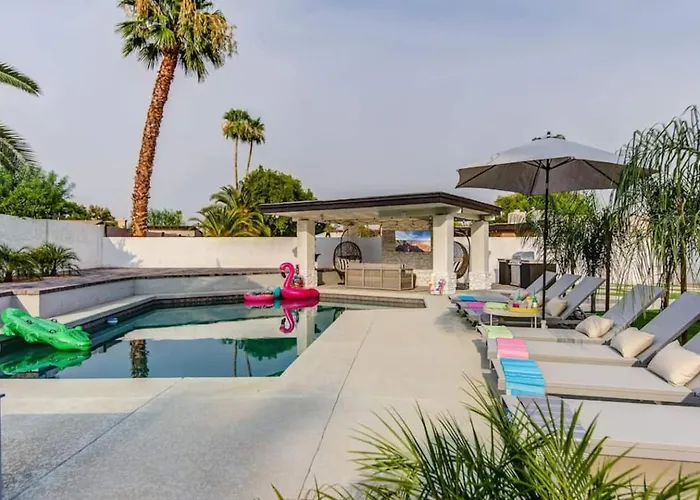 Cactus Jack! Heated Pool, Putting
