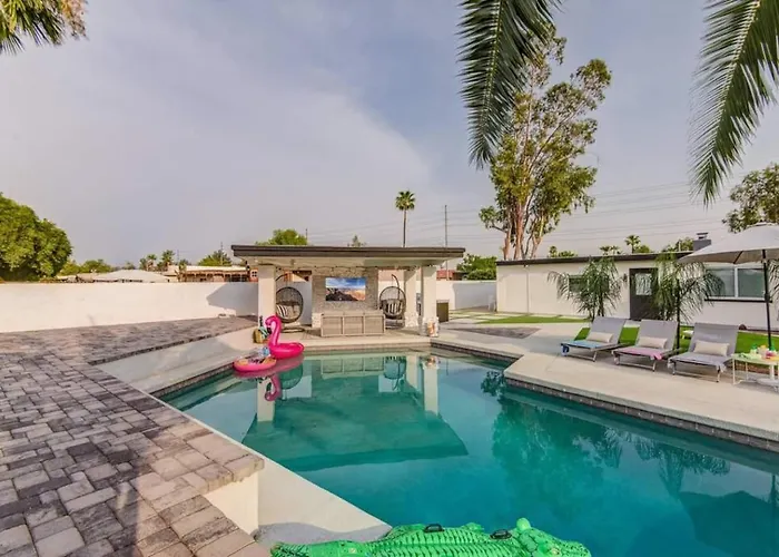 Cactus Jack! Heated Pool, Putting *